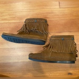 Minnetonka Suede Fringe Booties - Size 7 - Brown - Boho Festival Style